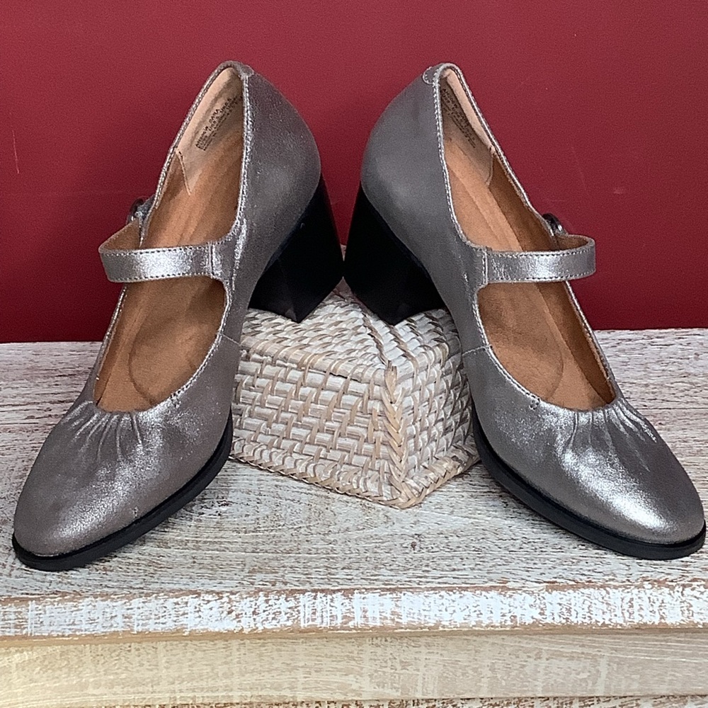 Aetrex Silver Mary Jane Heels - Picture 3 of 12